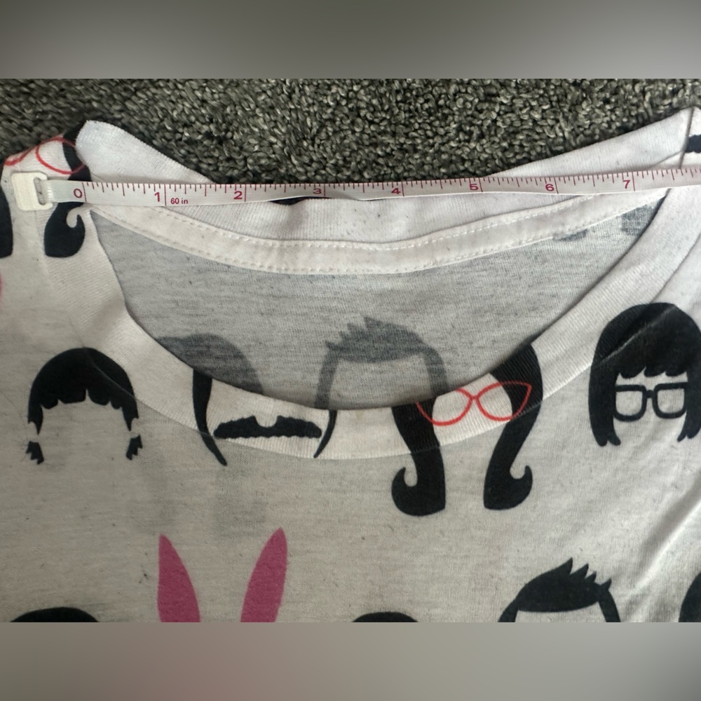 Bob's Burgers graphic t-shirt w Allover Character Print | S | shows some wear - Picture 13 of 16